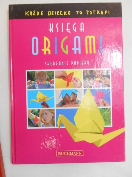 Na różowej okładce sześć zdjęć brył origami.